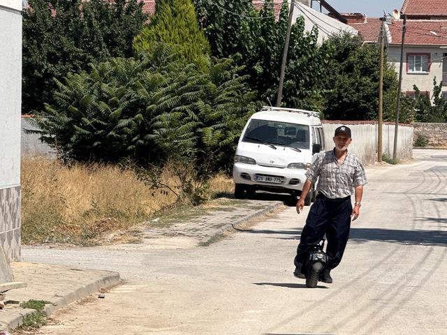 'Tek teker' &uuml;zerinde 4 bin kilometre gezen 60'lık delikanlı