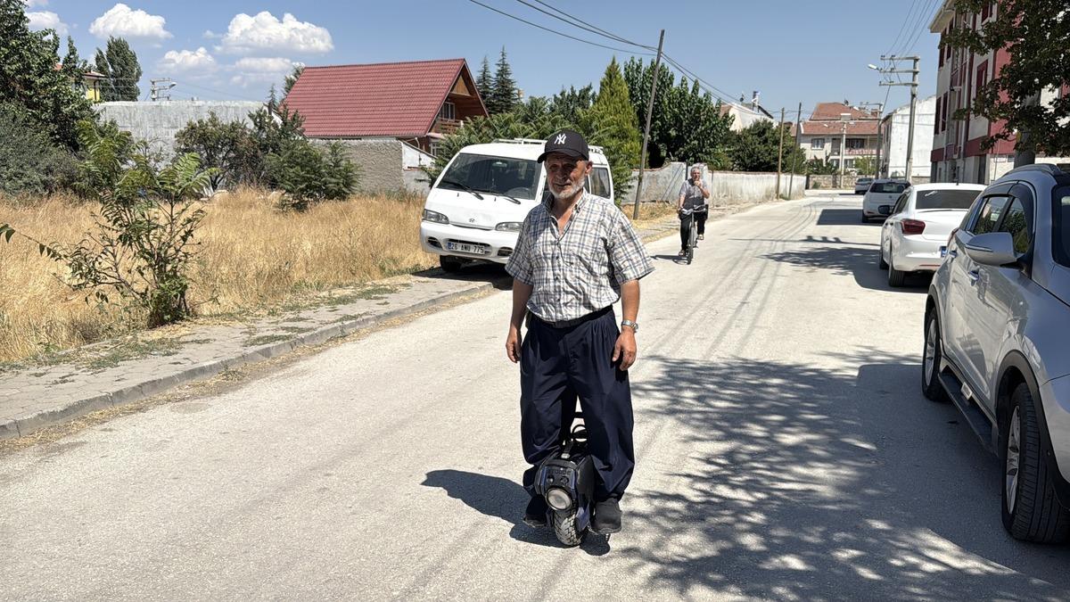 Tek teker üzerinde 4 bin kilometre gezen 60 lık delikanlıyı görenler şaşırıyor 2
