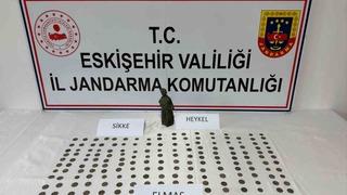 Son dakika: Jandarma tarihi eser değerinde 1 elmas, 1 heykel ve 194 bronz sikke ele ge&ccedil;irdi, ş&uuml;pheli tutuklandı