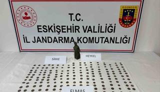 Jandarma tarihi eser değerinde 1 elmas, 1 heykel ve 194 bronz sikke ele ge&ccedil;irdi, ş&uuml;pheli tutuklandı