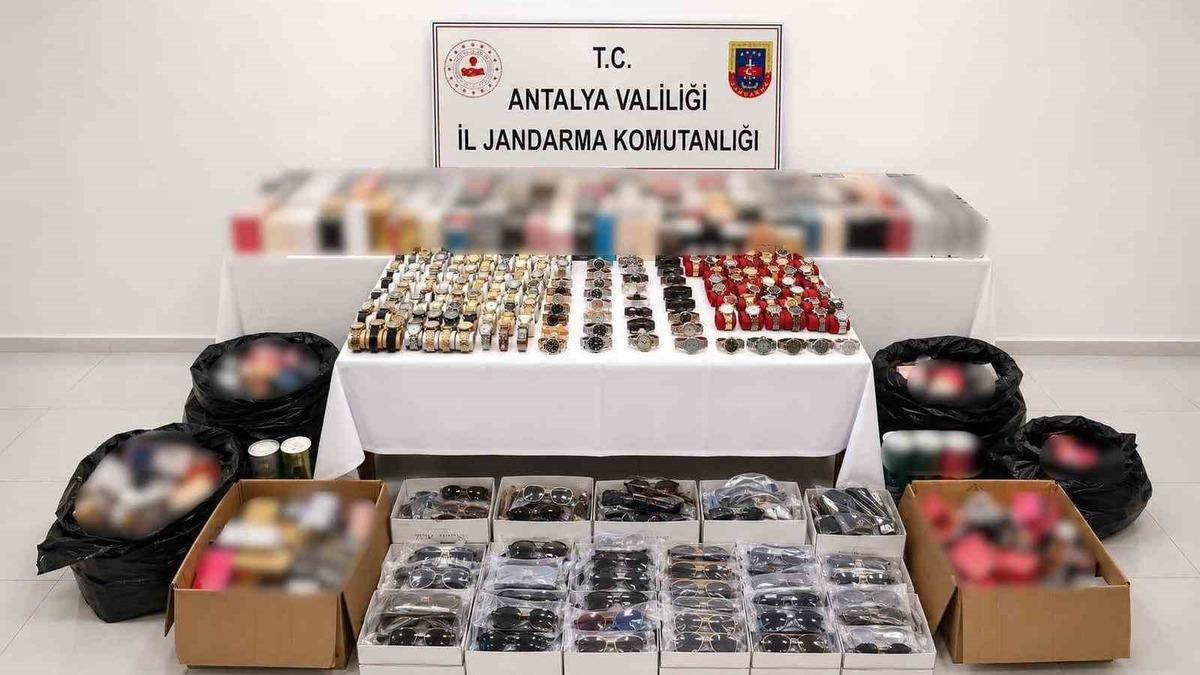 Manavgat’ta 4 milyon 350 bin liralık gümrük kaçağı ürün ele geçirildi - Güncel Haberler