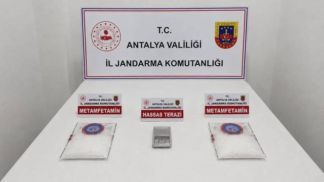 Antalya’da otel odasında uyuşturucuya 2 tutuklama