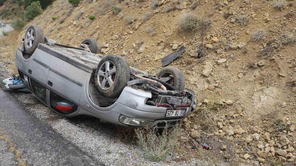Takla atan otomobildeki 2 kişi ölümden döndü - Güncel Haberler