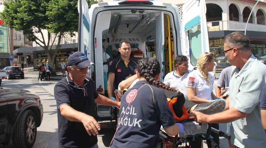 Serik&rsquo;te hafif ticari ara&ccedil; ile motosiklet &ccedil;arpıştı: 1 yaralı