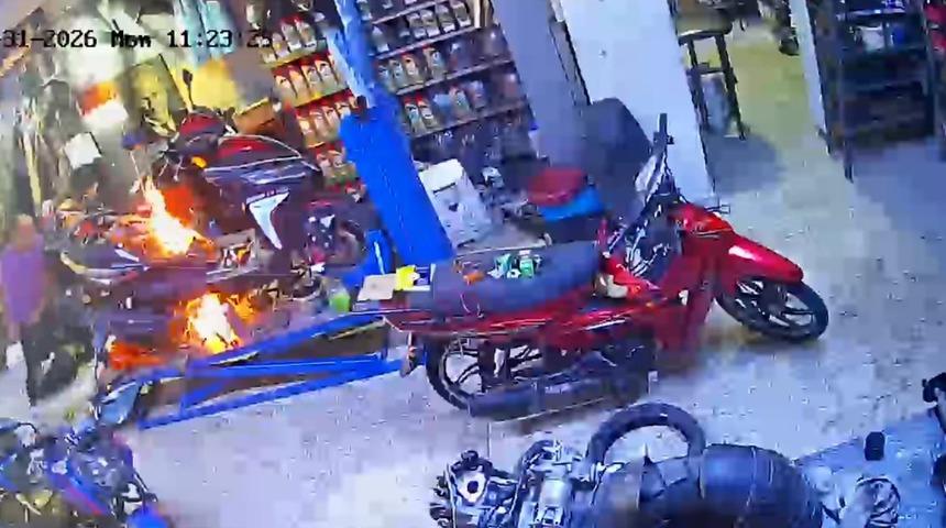 Motosiklet tamirhanesinde ilgin&ccedil; anlar