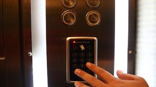 Adana'da apartman aidatını ödemeyenlere yöneticiden görülmemiş 'yaptırım'