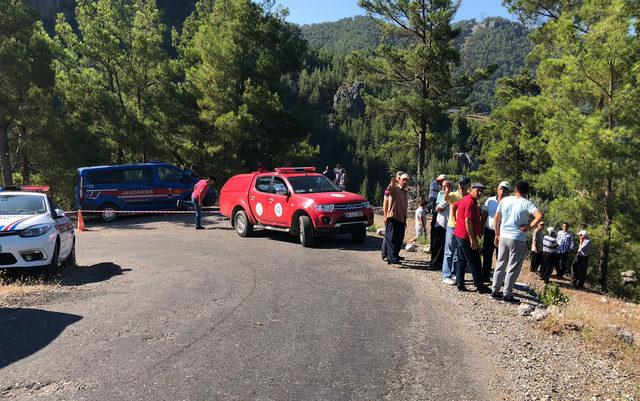 4 gündür aranan 4 kişi, 300 metrelik uçurumda ölü bulundu