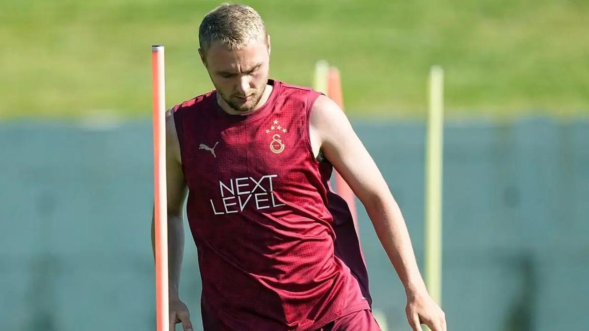 Galatasaray da beklenen ayrılık kapıda: Victor Nelsson İtalya yolcusu! 1