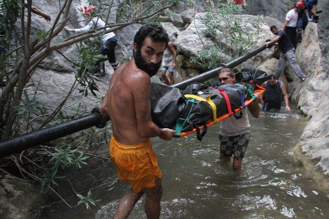 Kabak Koyu'nda kayalıklardan düşen Azeri turist öldü