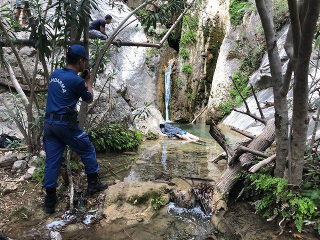 Kabak Koyu'nda kayalıklardan düşen Azeri turist öldü