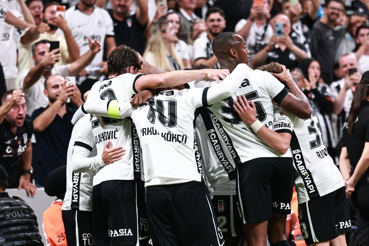 Vlahovic Beşiktaş ta Hat-trick yaptı! Taraftarı kendine aşık etti 1