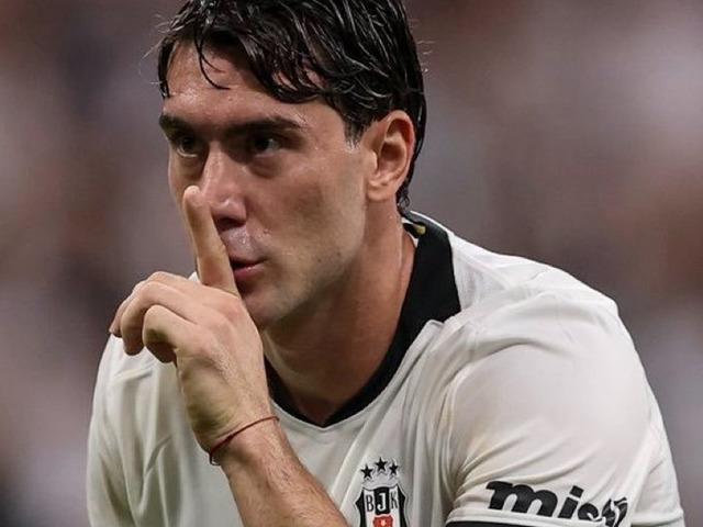Vlahovic Beşiktaş'ta Hat-trick yaptı! Taraftarı kendine aşık etti