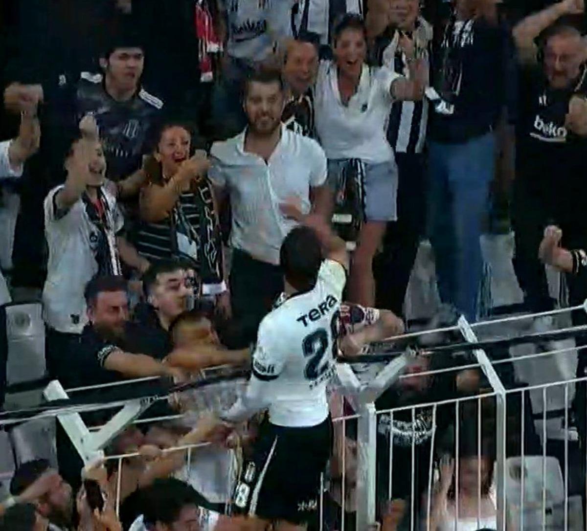 Vlahovic Beşiktaş ta Hat-trick yaptı! Taraftarı kendine aşık etti 4