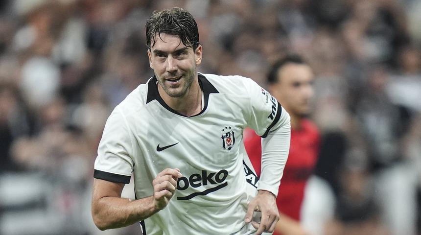 Beşiktaş &Ccedil;orum FK'yı farklı ge&ccedil;ti! Vlahovic hat-trick yaparak yıldızlaştı
