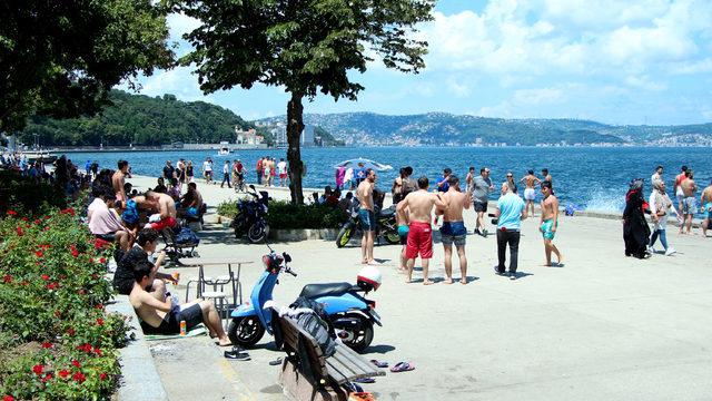 Sıcak havadan bunalanlar sahillere akın etti