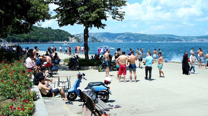 Sıcak havadan bunalanlar sahillere akın etti