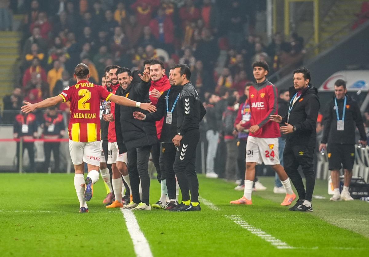 Galatasaray dan bir eski Fenerbahçeliye daha teklif! Anlaşma sağlandı 3