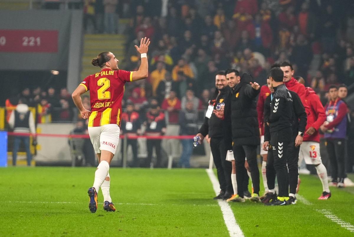 Galatasaray dan bir eski Fenerbahçeliye daha teklif! Anlaşma sağlandı 4
