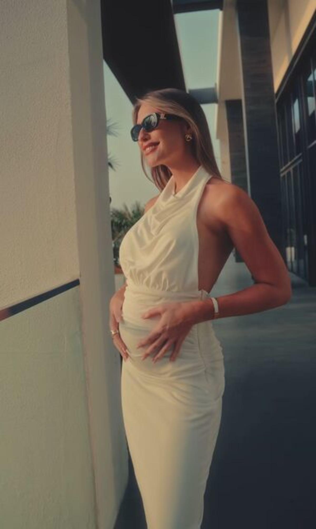 Serdar Ortaç ın eski eşi Chloe Loughnan hamile! 2