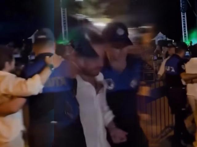 &Uuml;nl&uuml; isim y&uuml;r&uuml;mekte zorlandı! Zabıtalar devreye girdi