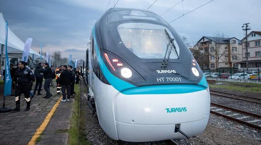 Milli elektrikli hızlı tren saatte 250 kilometre hıza ulaştı