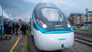 Milli elektrikli hızlı tren saatte 250 kilometre hıza ulaştı