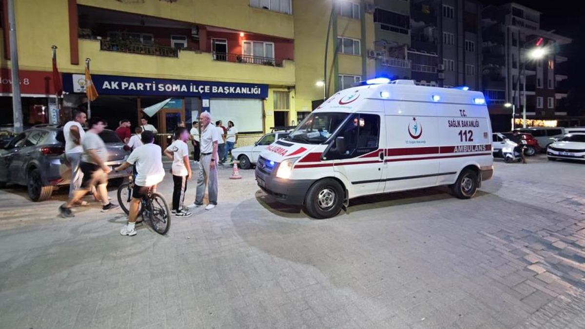 Yer: Soma! Kontrolden &ccedil;ıkan ara&ccedil; AK Parti il&ccedil;e binasına girdi 2