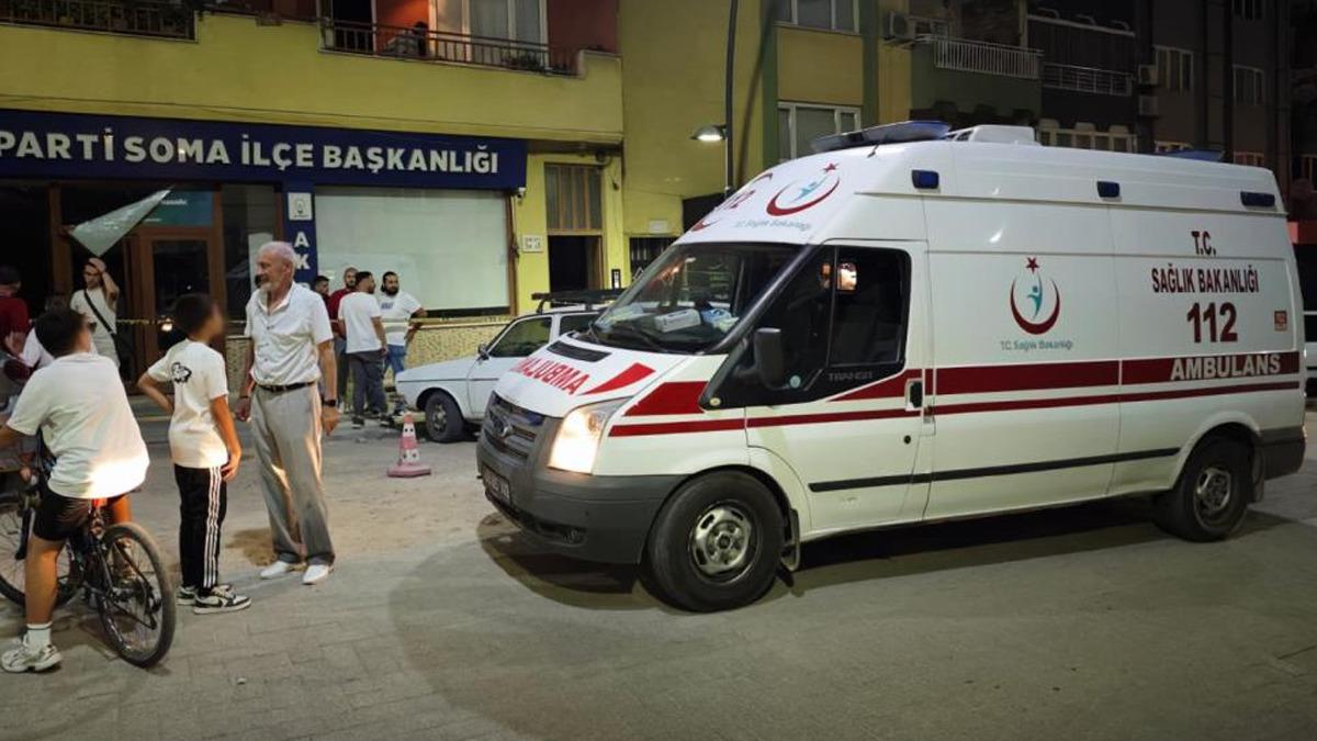 Yer: Soma! Kontrolden &ccedil;ıkan ara&ccedil; AK Parti il&ccedil;e binasına girdi 3