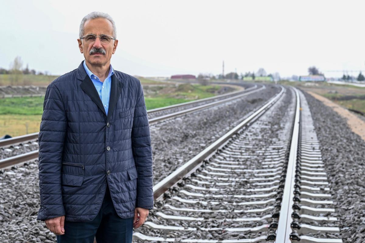 Milli elektrikli hızlı tren saatte 250 kilometre hıza ulaştı 2