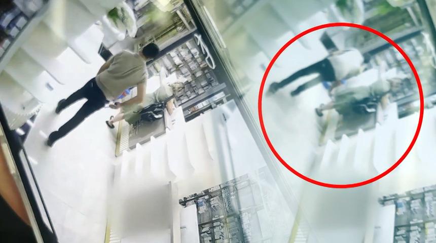 Eczanede 'etek altı fotoğraf' skandalı: M&uuml;şterisine yakalanınca &ldquo;Mesleğim biter&rdquo; diye yalvardı
