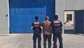 Jandarma &ccedil;eşitli su&ccedil;lardan aranan 24 kişiyi yakaladı