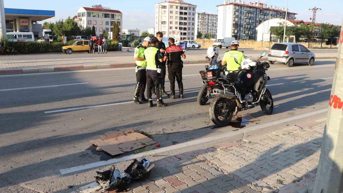 Karaman’da otomobille Yunus timi çarpıştı: 1 polis yaralı - Güncel Haberler