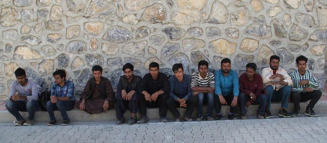 Van'da 27 Afgan kaçak yakalandı