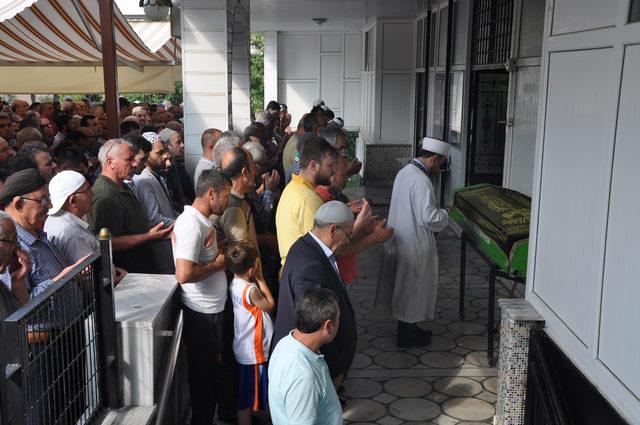 Otel havuzunda boğulan 8 yaşındaki Berkay, toprağa verildi