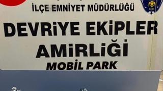 Son dakika: K&uuml;&ccedil;&uuml;k&ccedil;ekmece&rsquo;de ş&uuml;phe &uuml;zerine durdurulan ara&ccedil;tan silah ve &ccedil;akar sistemi &ccedil;ıktı