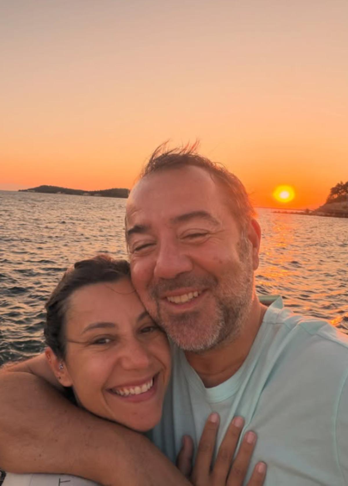 Ata Demirer aşka geldi! Genç sevgilisini paylaşmaya doyamadı 3