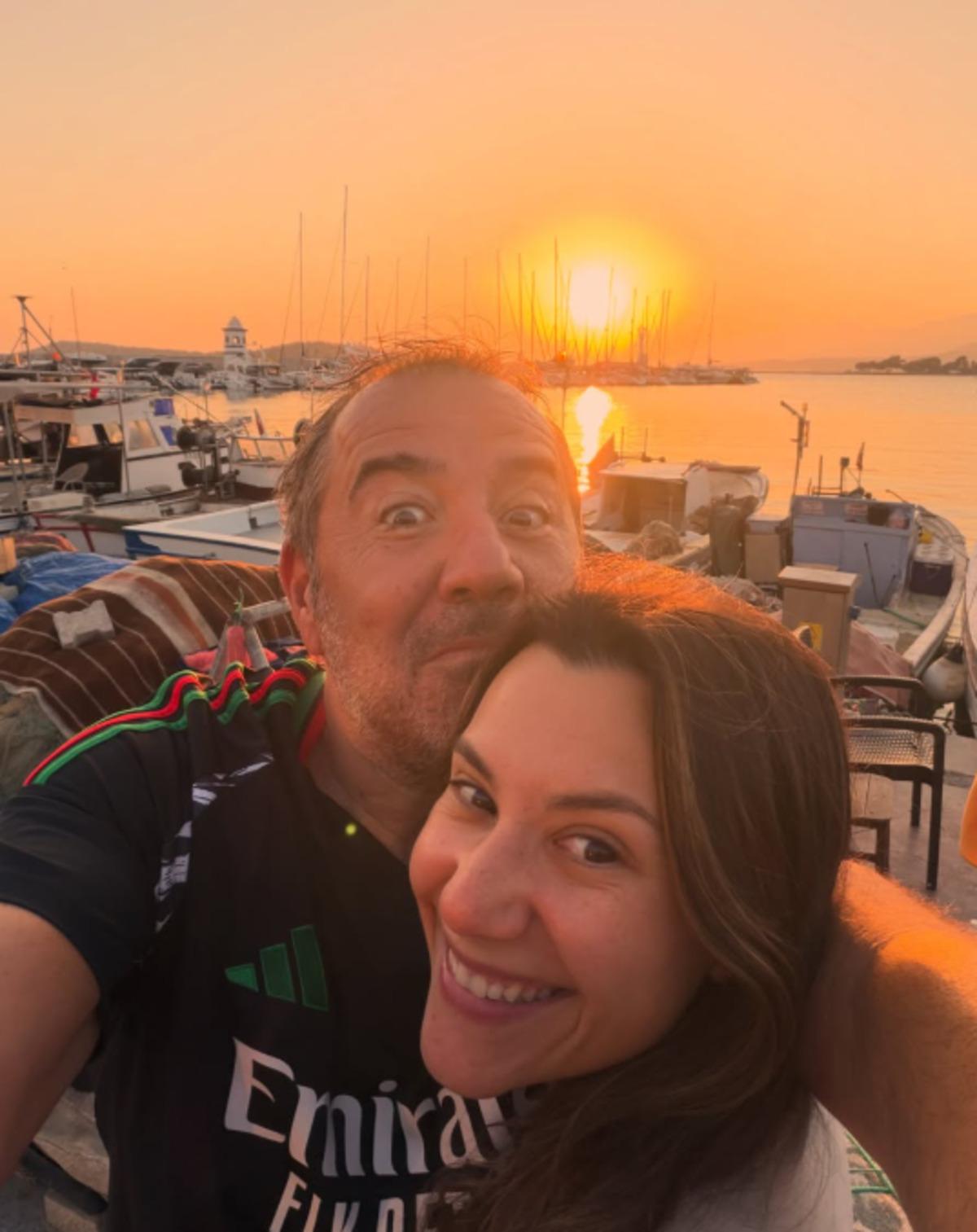 Ata Demirer aşka geldi! Genç sevgilisini paylaşmaya doyamadı 1