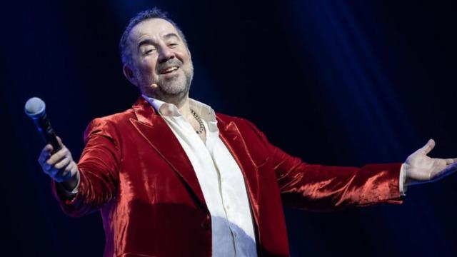 Ata Demirer aşka geldi! Genç sevgilisini paylaşmaya doyamadı 