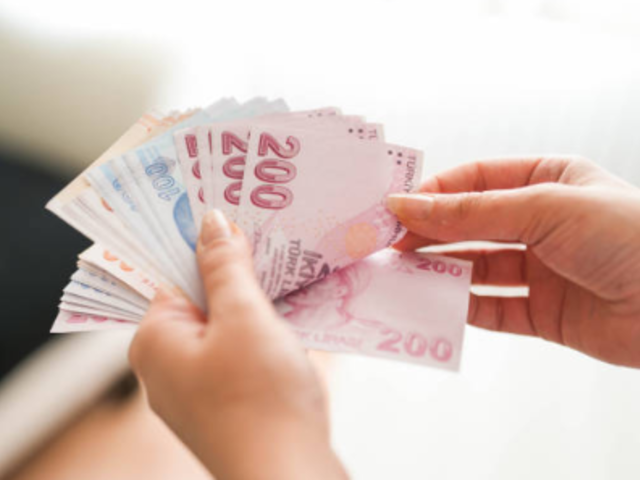 &Uuml;niversitelilere burs desteği! Başvurular başladı, şartlar belli oldu