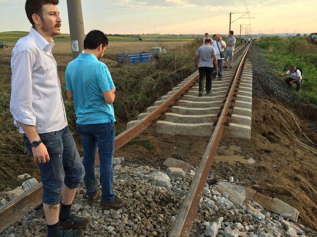 Tekirdağ'da yolcu treninin 5 vagonu devrildi: Ölü ve yaralılar var (4)