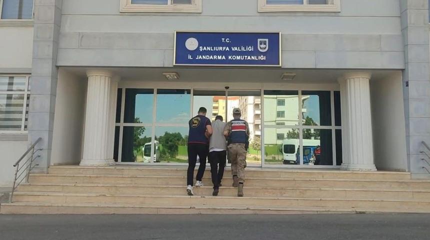 Emekli, evinde sakladığı 72 milyon TL'yi &ccedil;ıkarıp verdi! Bu yalanla kandırıldı