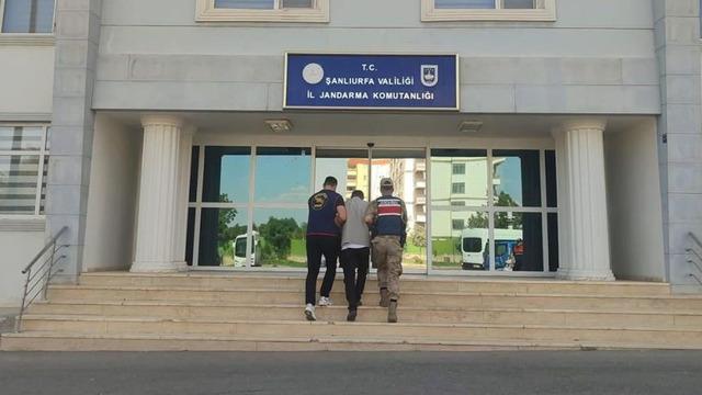 Emekli, evinde sakladığı 72 milyon TL'yi çıkarıp verdi! Bu yalanla kandırıldı