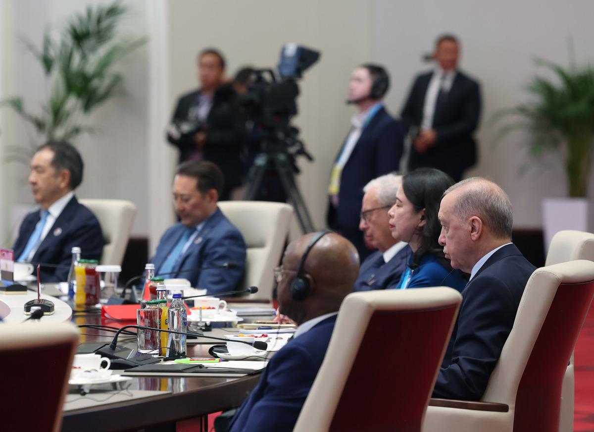 Erdoğan, Putin ve Lukaşenko dan samimi g&ouml;r&uuml;şme: Şanghay zirvesinden dikkat &ccedil;eken kareler 8