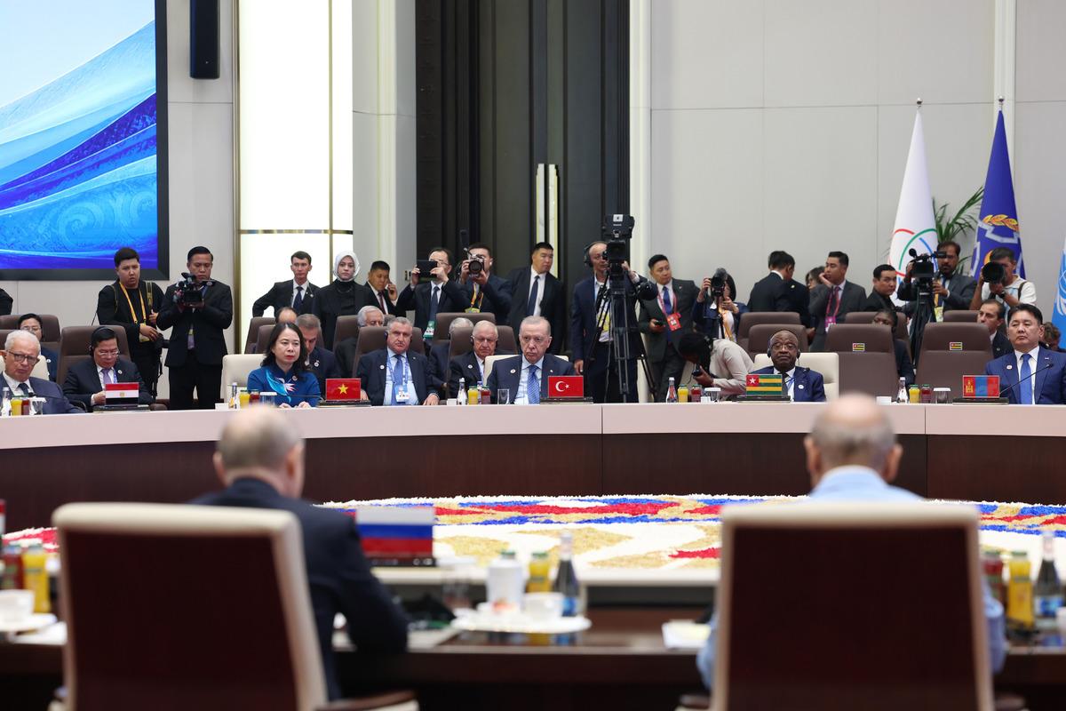 Erdoğan, Putin ve Lukaşenko dan samimi g&ouml;r&uuml;şme: Şanghay zirvesinden dikkat &ccedil;eken kareler 10
