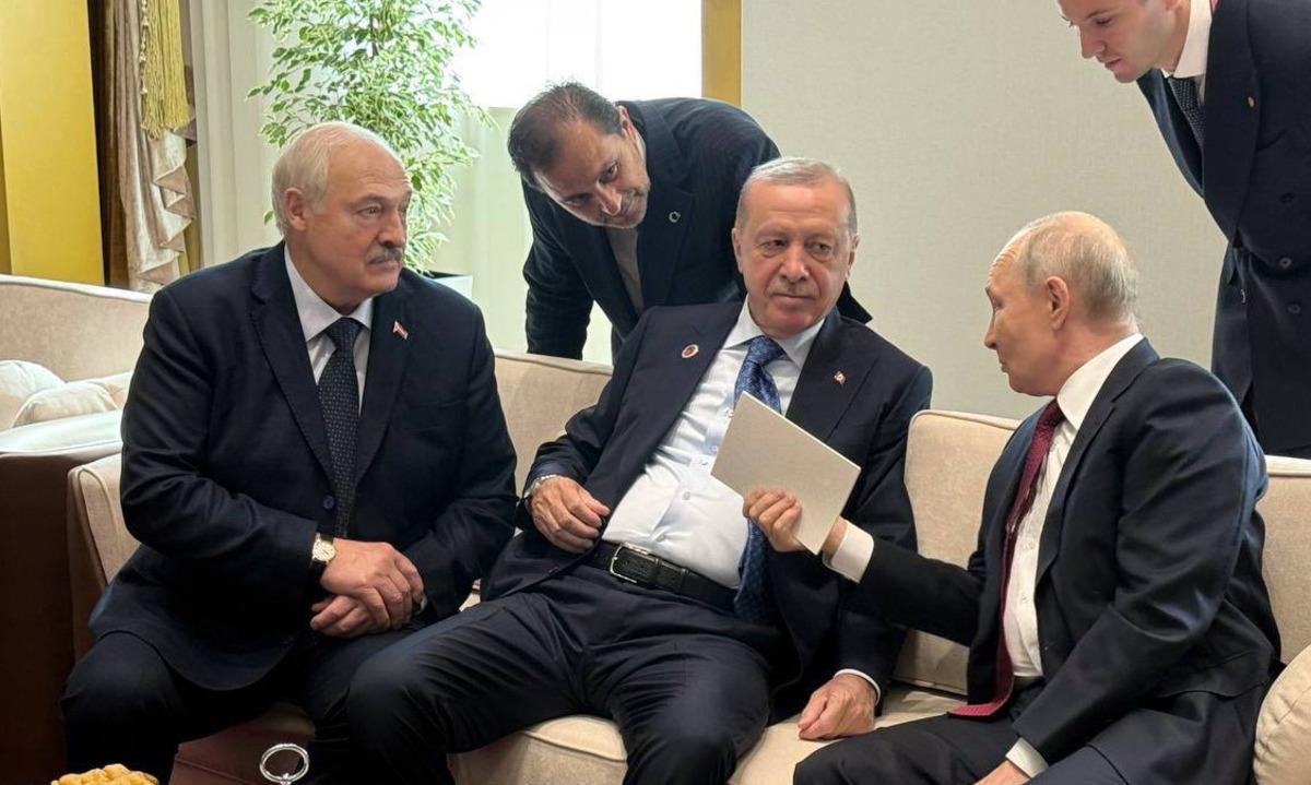 Erdoğan, Putin ve Lukaşenko dan samimi g&ouml;r&uuml;şme: Şanghay zirvesinden dikkat &ccedil;eken kareler 2