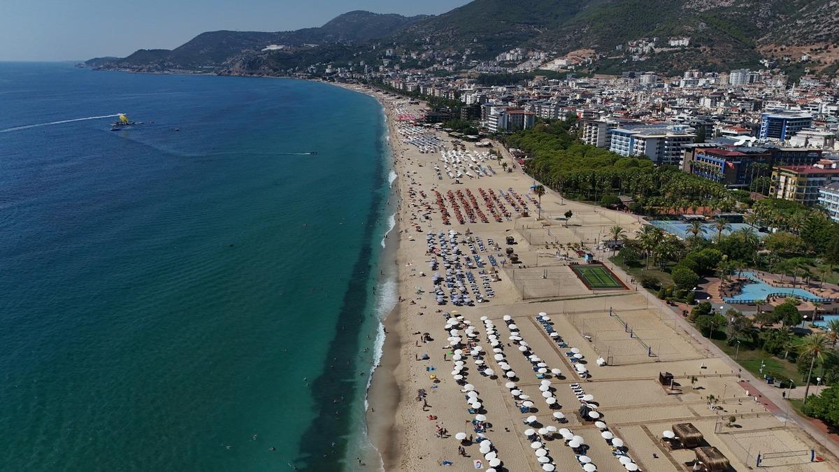 Sonbaharın ilk günü oraya akın ettiler! Büyüleyici mağaranın yanına sere serpe yattılar 2