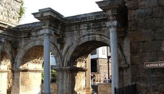 1900 yıllık mirası taşıyor: Antalya'daki gizemli kapı!