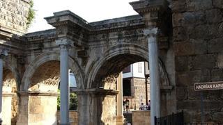 1900 yıllık mirası taşıyor: Antalya'daki gizemli kapı!
