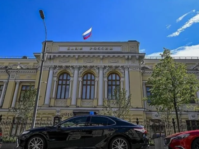 Rusya'da nakit d&ouml;viz &ccedil;ekimine y&ouml;nelik kısıtlamalar uzatıldı
