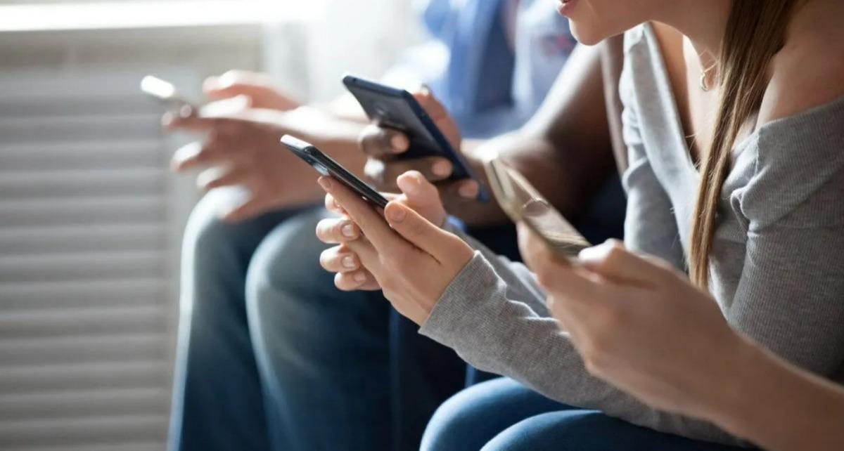 Polonya’dan dikkat çeken telefon kararı 1